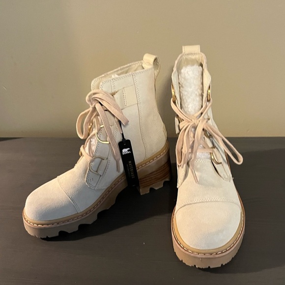 Sorel Joan Cozy Lace Up Boots NEW - Picture 3 of 12